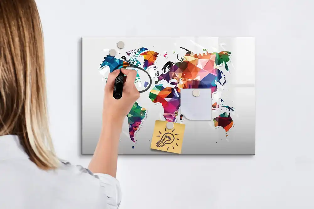 Tableau magnétique à dessiner avec grille géométrique en triangles