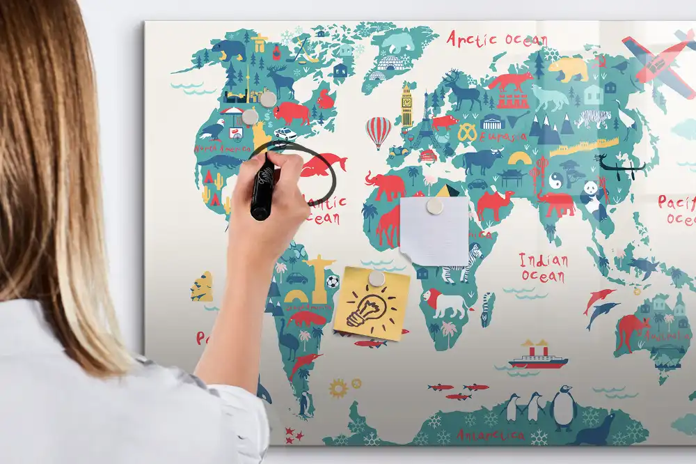 Tableau magnétique pour enfants avec carte du monde illustrée