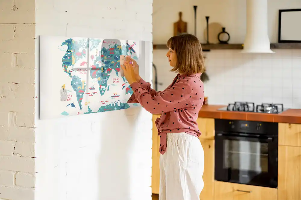 Tableau magnétique pour enfants avec carte du monde illustrée