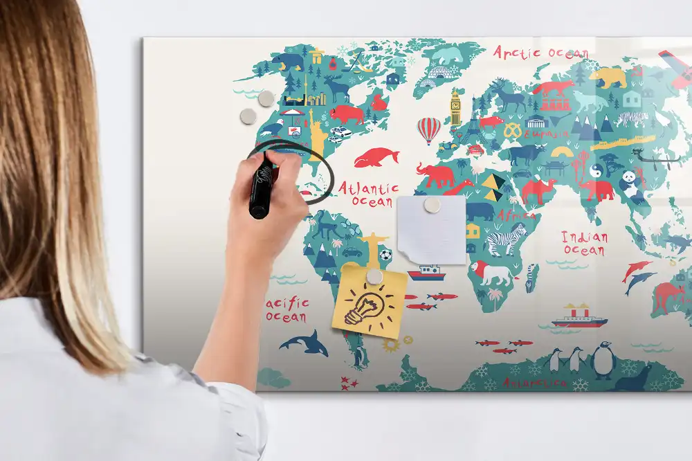 Tableau magnétique pour enfants avec carte du monde illustrée