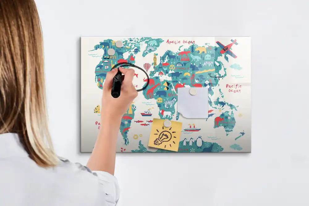 Tableau magnétique pour enfants avec carte du monde illustrée