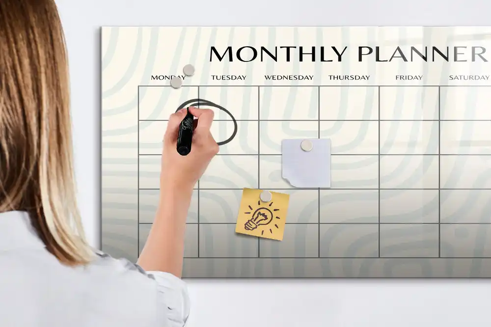 Calendrier mensuel magnétique effaçable à sec