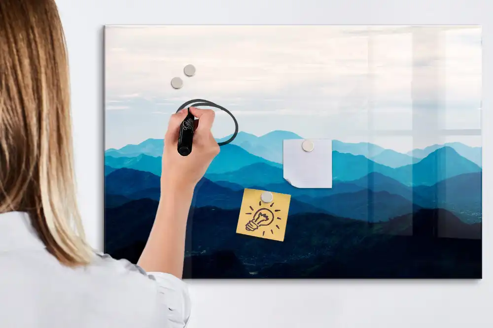 Tableau blanc magnétique effaçable à sec avec motif de montagne à l'aquarelle