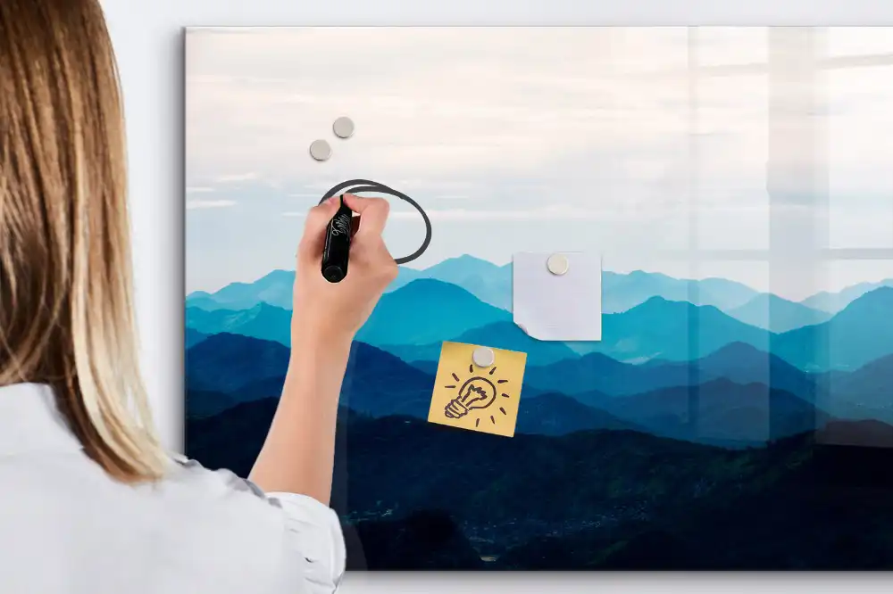 Tableau blanc magnétique effaçable à sec avec motif de montagne à l'aquarelle
