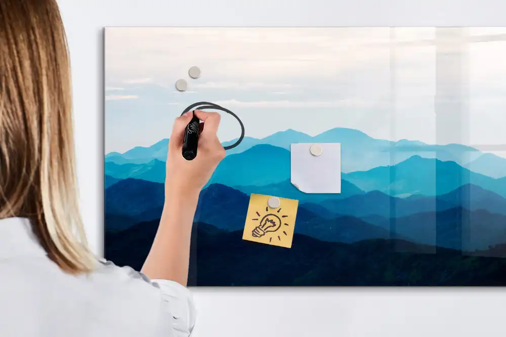 Tableau blanc magnétique effaçable à sec avec motif de montagne à l'aquarelle