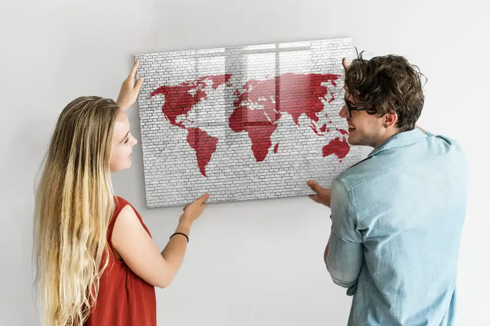 Tableau magnétique pour dessin à motif mur de briques et contour des continents