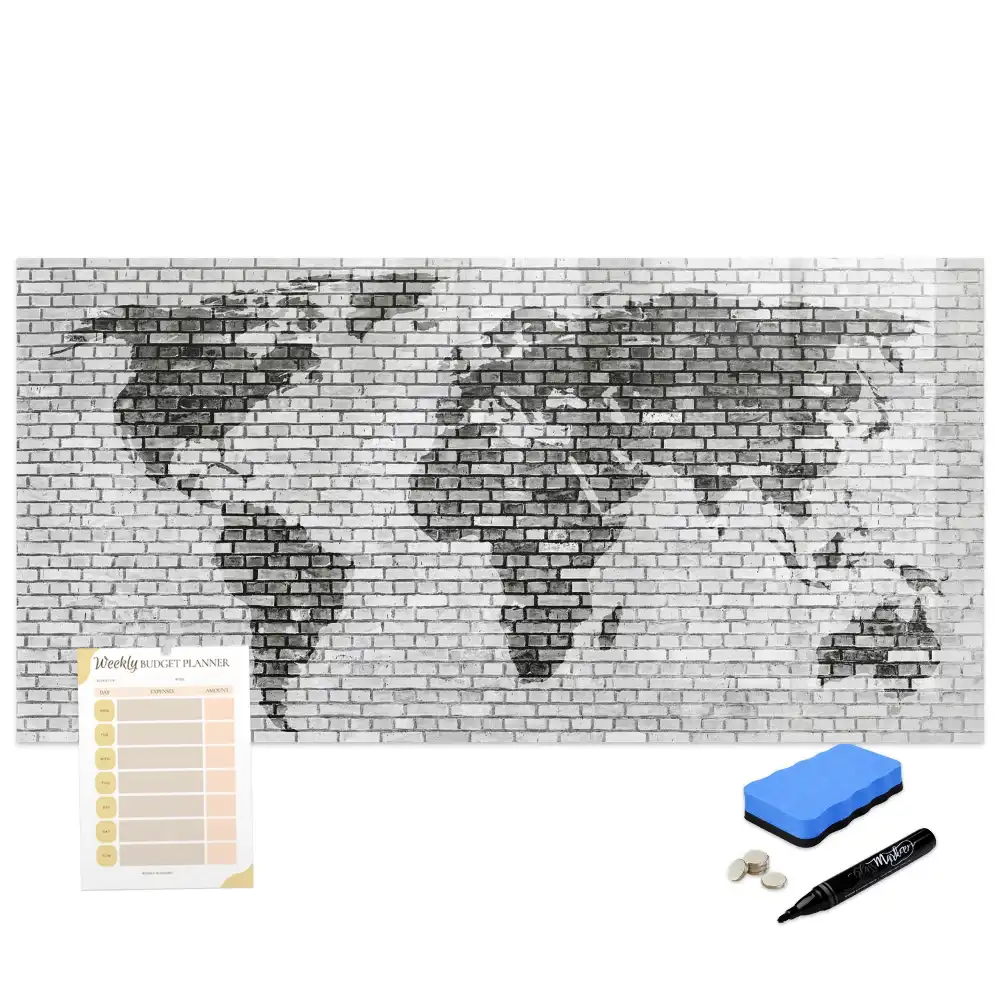 Tableau magnétique illustrant le monde sur fond de mur de briques