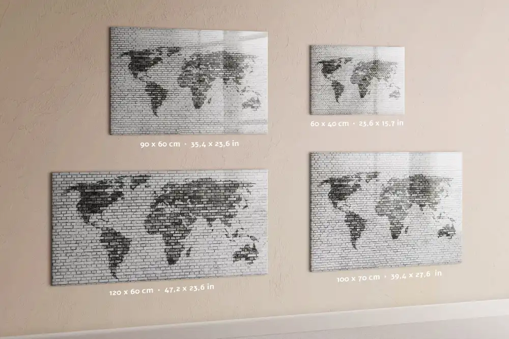 Tableau magnétique illustrant le monde sur fond de mur de briques