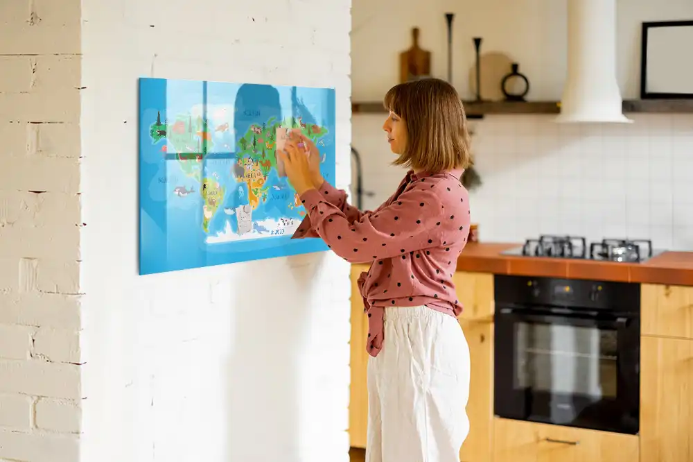 Tableau blanc magnétique effaçable à sec avec carte du monde