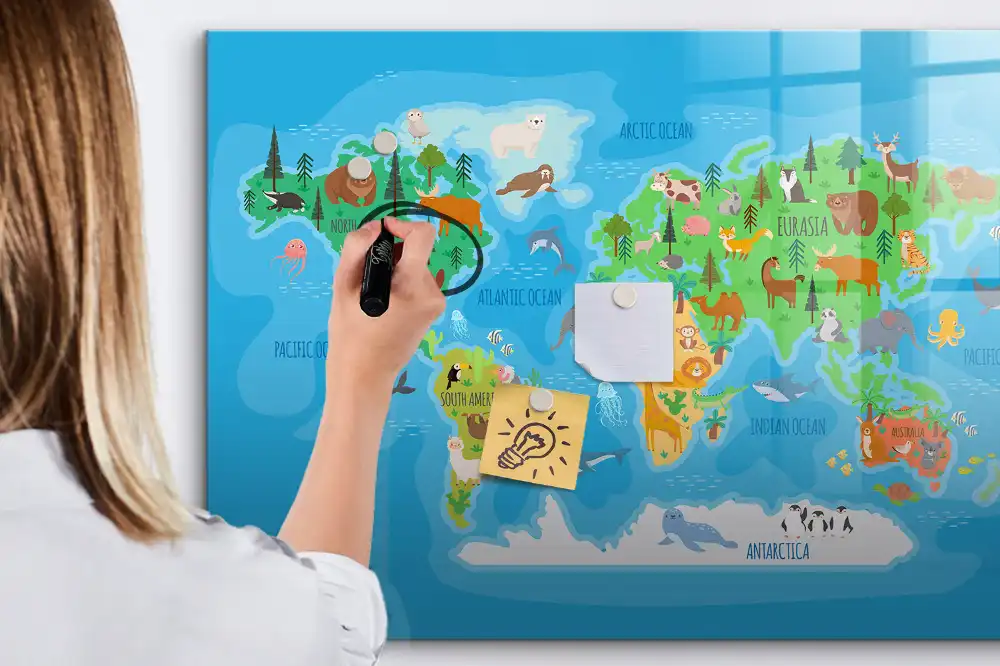 Tableau blanc magnétique effaçable à sec avec carte du monde