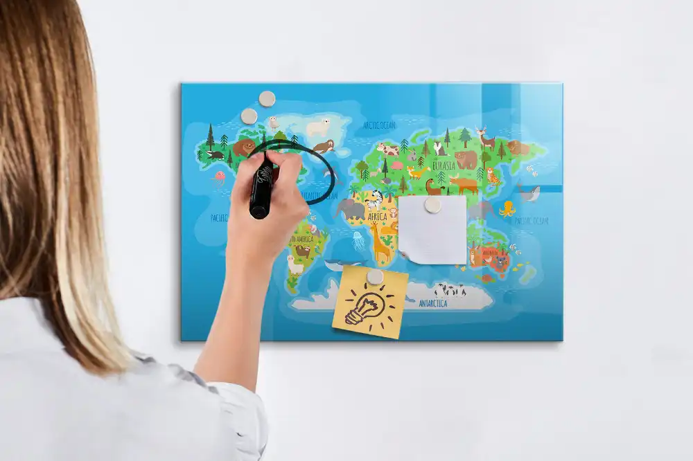 Tableau blanc magnétique effaçable à sec avec carte du monde