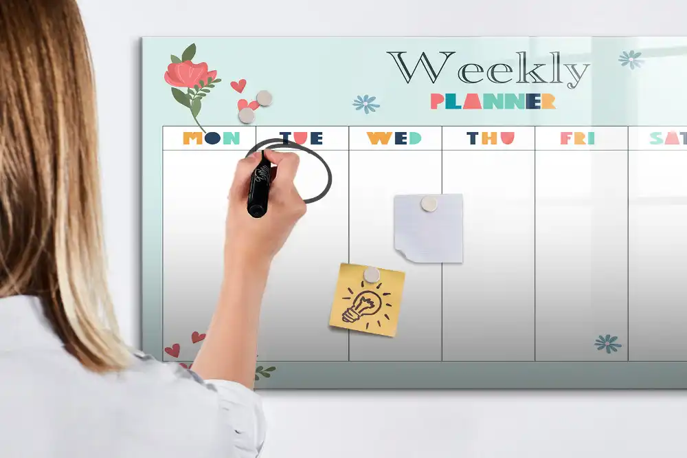 Tableau magnétique effaçable pour l'organisation hebdomadaire