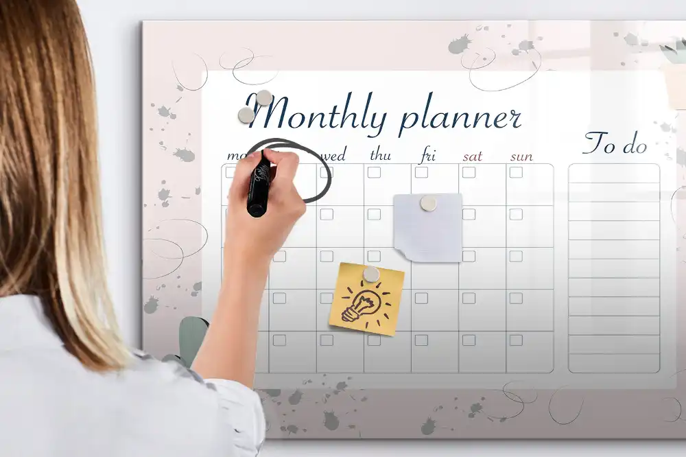 Tableau blanc magnétique effaçable à sec avec calendrier mensuel