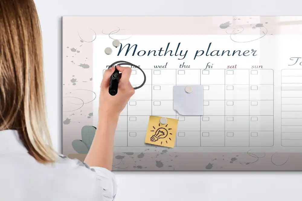Tableau blanc magnétique effaçable à sec avec calendrier mensuel