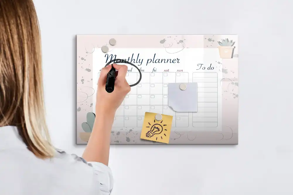 Tableau blanc magnétique effaçable à sec avec calendrier mensuel