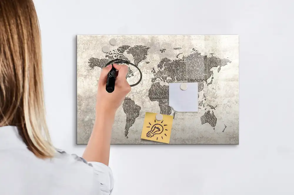Tableau magnétique à dessiner avec carte des continents et impression journal
