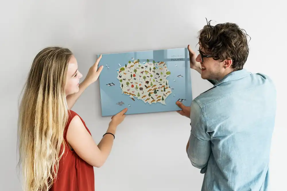 Tableau magnétique à dessiner illustré avec la carte de la Pologne et des animaux