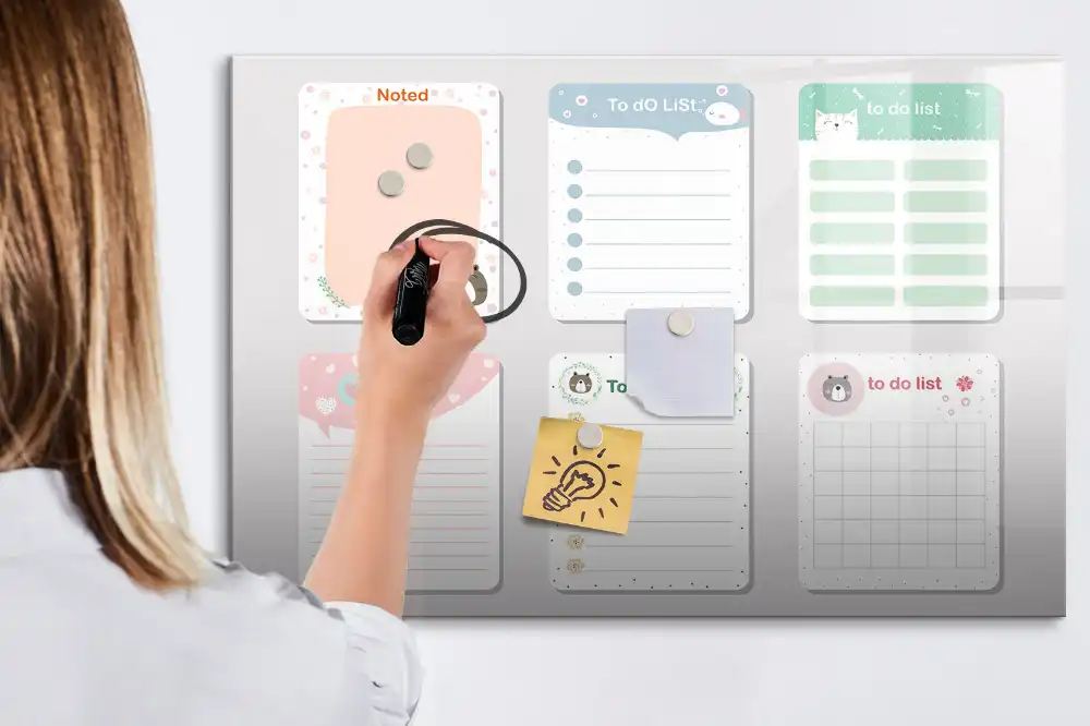 Tableau magnétique pour dessin avec cartes de modèles colorées