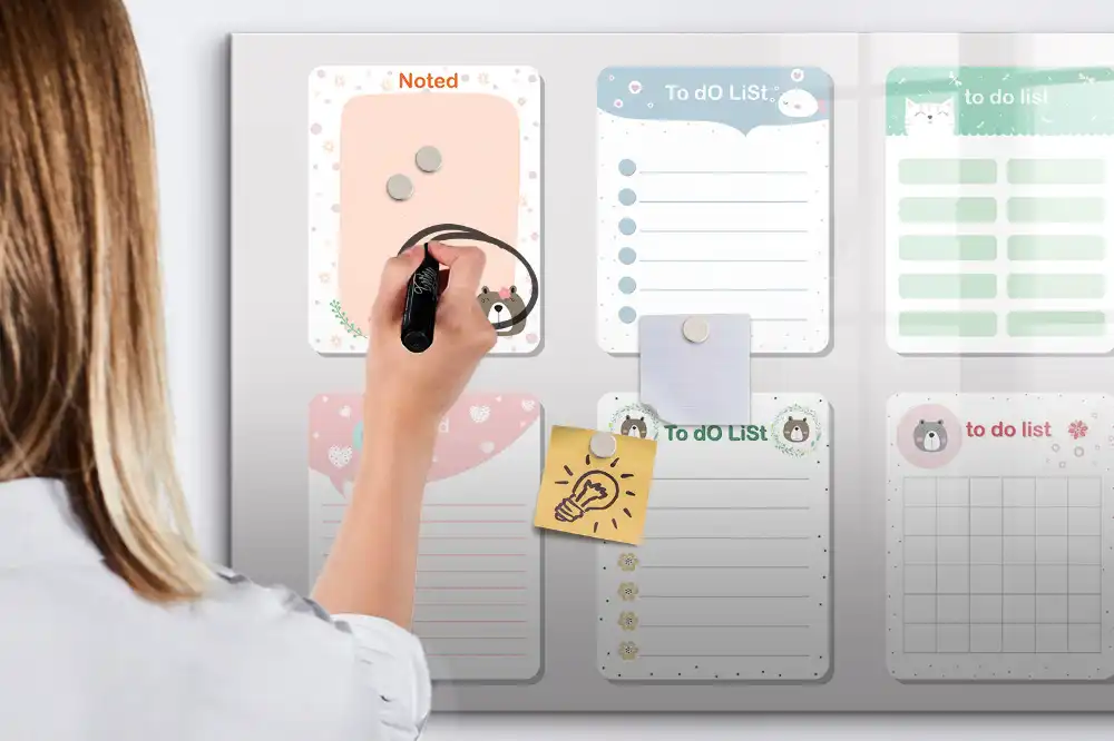 Tableau magnétique pour dessin avec cartes de modèles colorées
