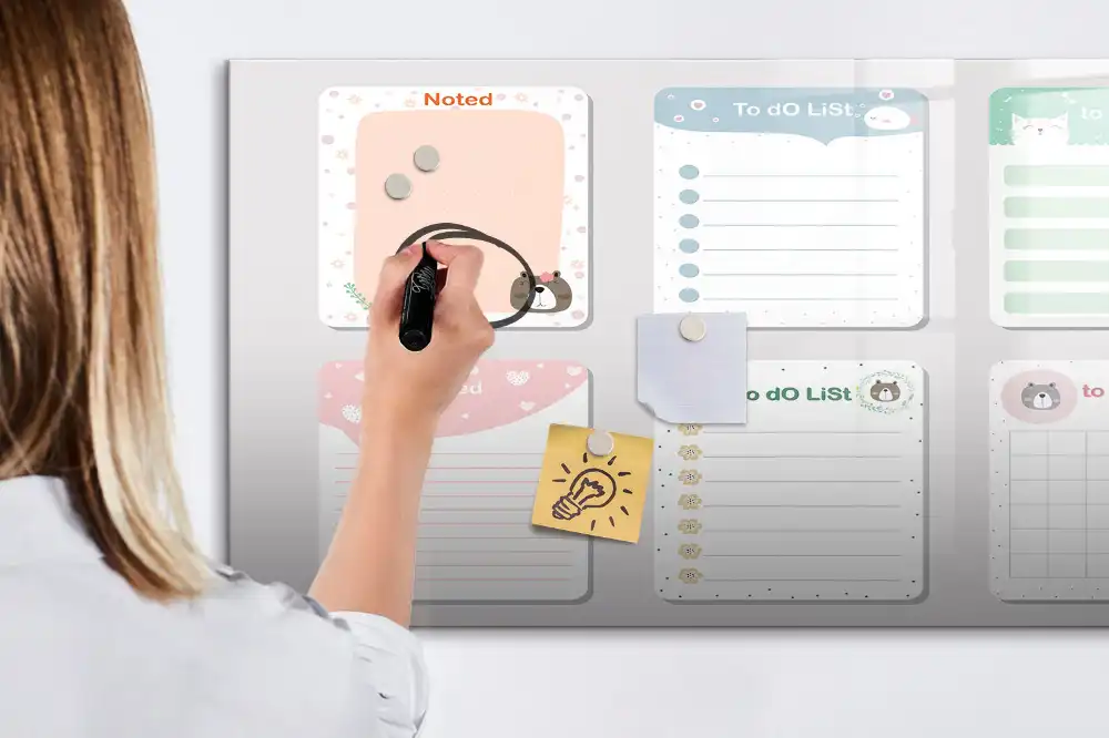 Tableau magnétique pour dessin avec cartes de modèles colorées