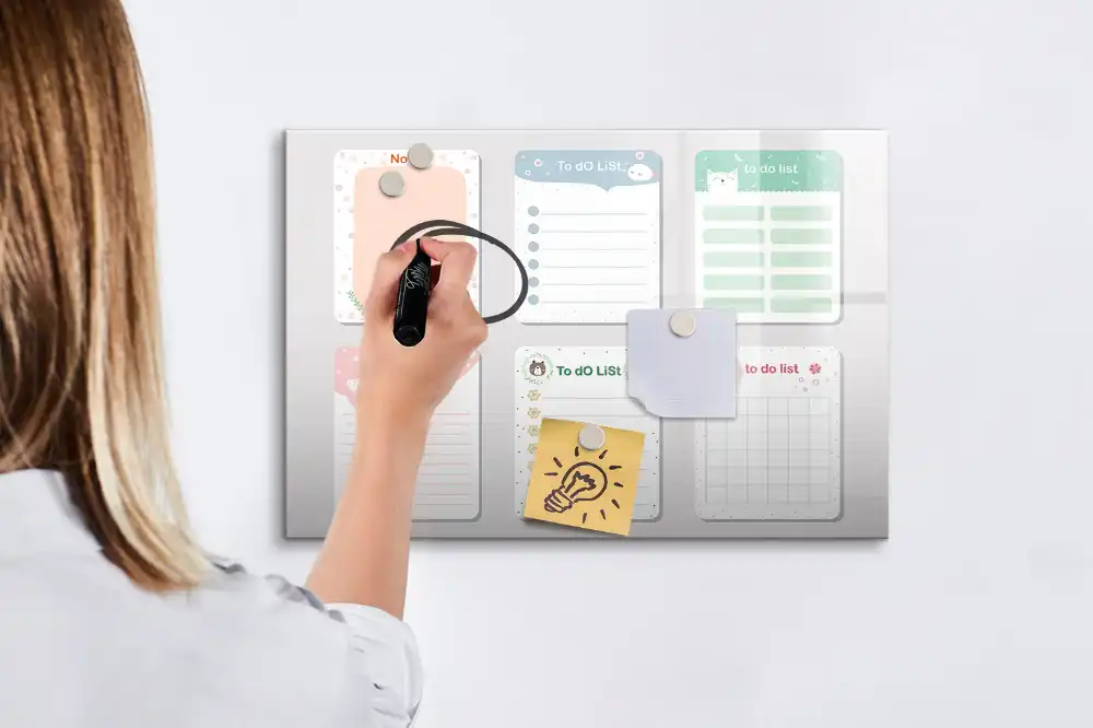 Tableau magnétique pour dessin avec cartes de modèles colorées