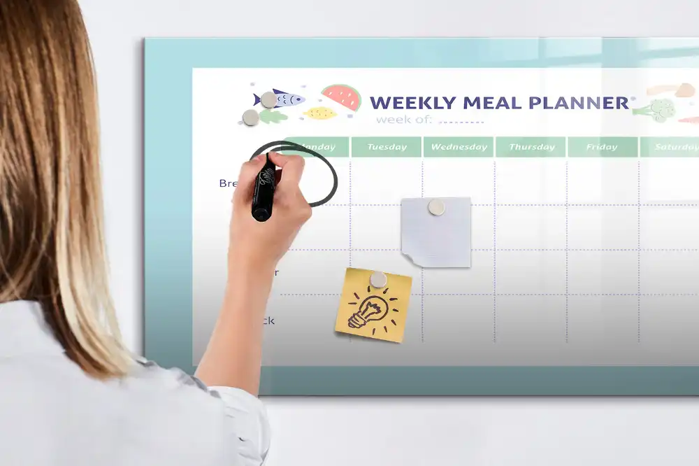 Tableau magnétique pour planification de menus de cuisine