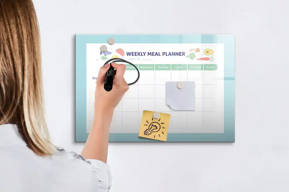 Tableau magnétique pour planification de menus de cuisine
