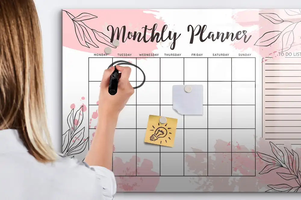 Tableau magnétique calendrier mensuel rose pour écriture