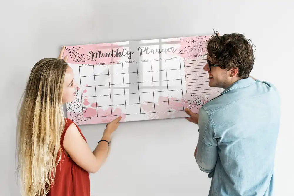 Tableau magnétique calendrier mensuel rose pour écriture