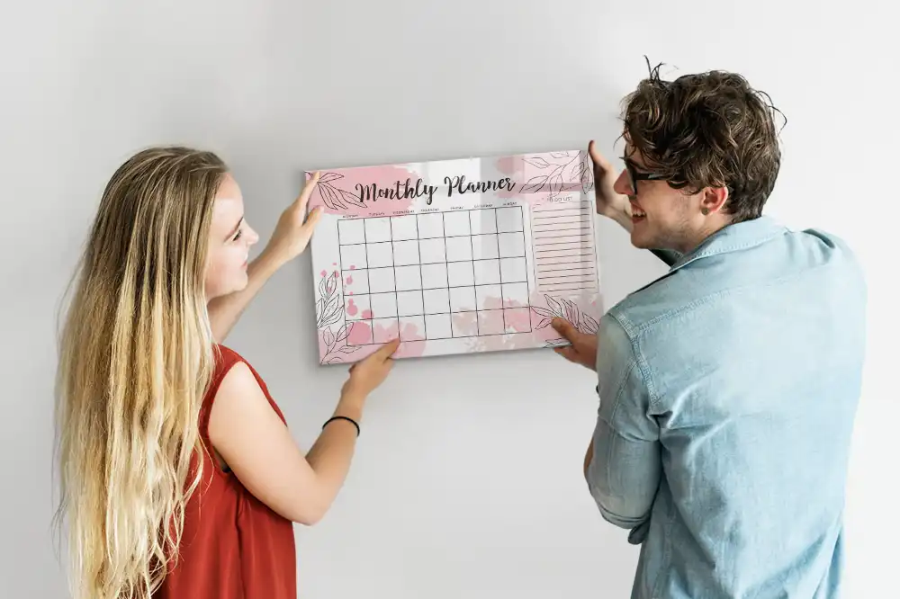 Tableau magnétique calendrier mensuel rose pour écriture