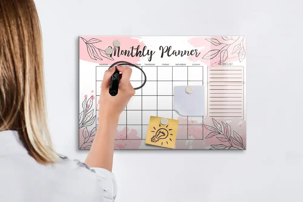 Tableau magnétique calendrier mensuel rose pour écriture