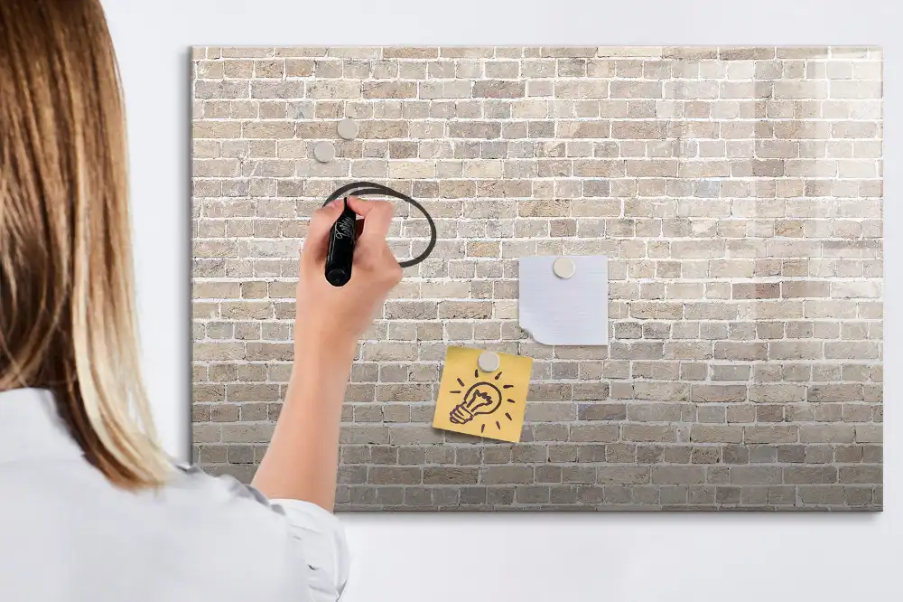 Tableau magnétique à dessiner avec motif de mur de briques