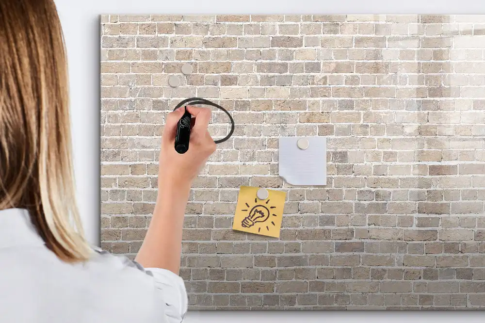Tableau magnétique à dessiner avec motif de mur de briques