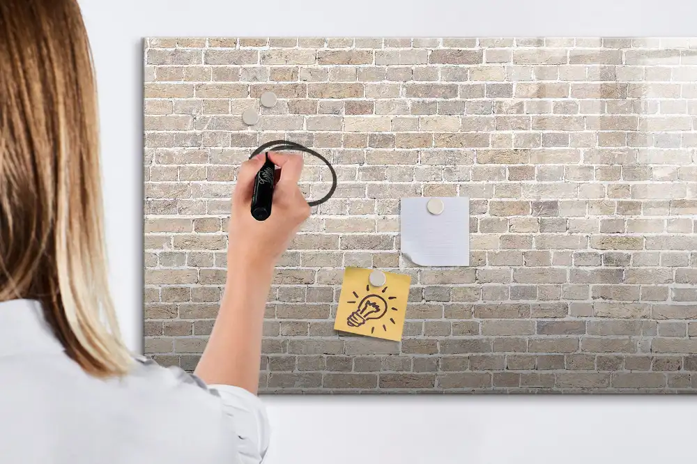 Tableau magnétique à dessiner avec motif de mur de briques
