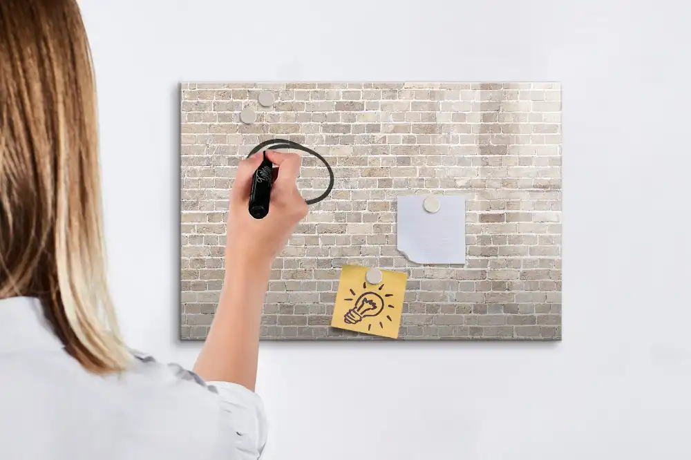 Tableau magnétique à dessiner avec motif de mur de briques