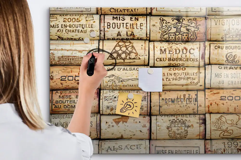 Tableau magnétique pour bouchons de vin