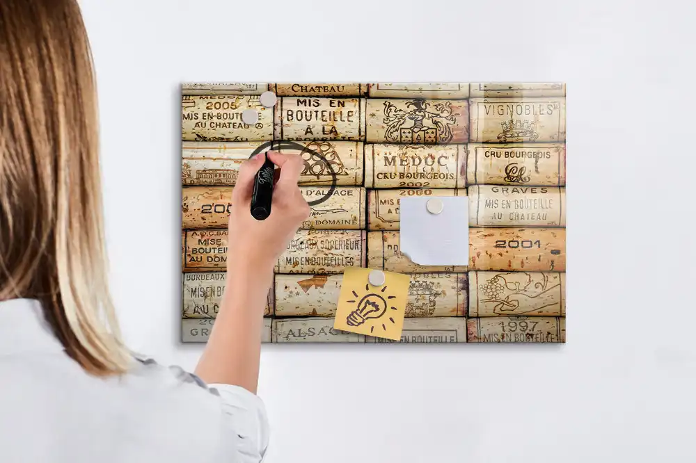 Tableau magnétique pour bouchons de vin