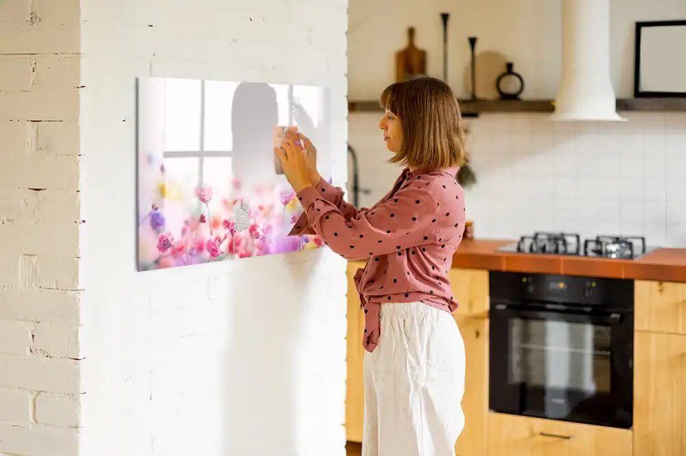 Tableau blanc magnétique effaçable à sec motif fleurs dans une prairie verte