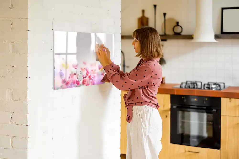 Tableau blanc magnétique effaçable à sec motif fleurs dans une prairie verte