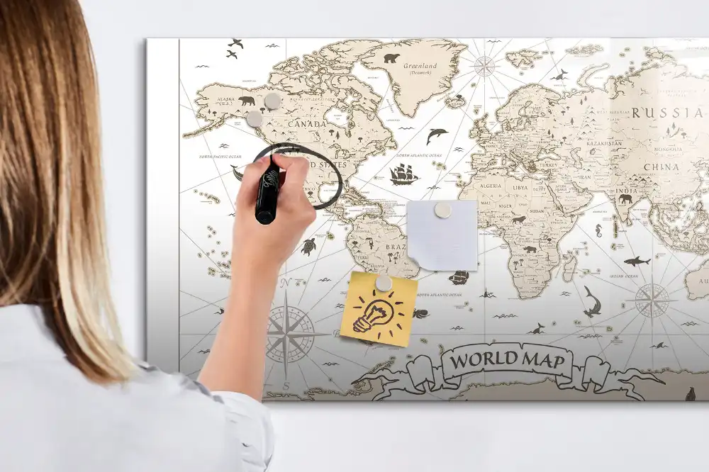 Tableau blanc magnétique effaçable à sec avec carte du monde ancienne