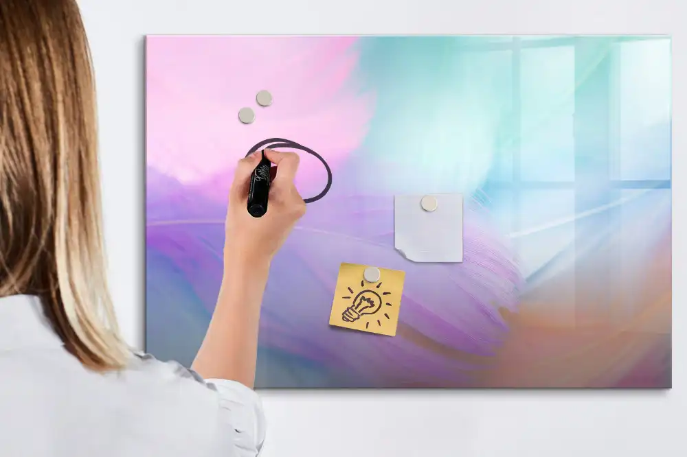 Tableau blanc magnétique effaçable à sec à motif de plumes d'oiseaux multicolores
