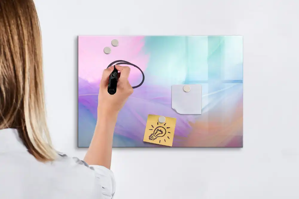 Tableau blanc magnétique effaçable à sec à motif de plumes d'oiseaux multicolores