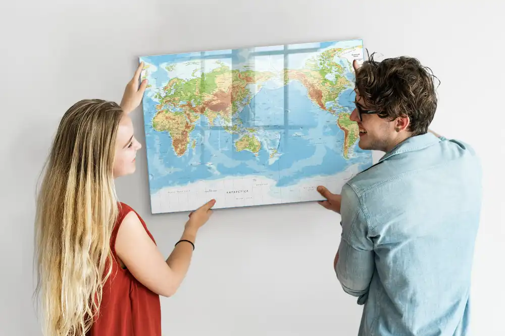 Tableau blanc magnétique effaçable à sec avec carte du monde physique