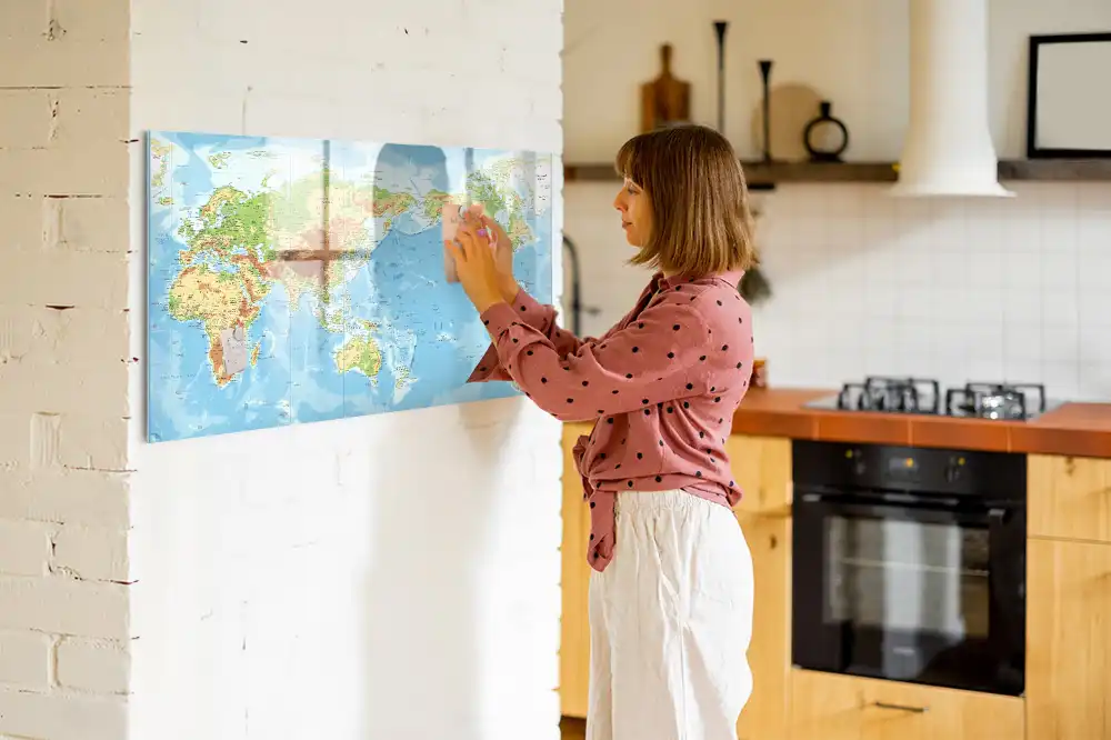 Tableau blanc magnétique effaçable à sec avec carte du monde physique
