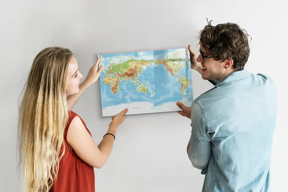 Tableau blanc magnétique effaçable à sec avec carte du monde physique