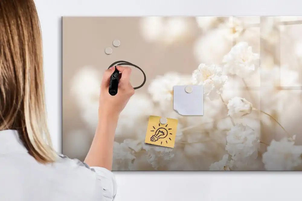 Tableau magnétique pour écriture motif fleurs blanches