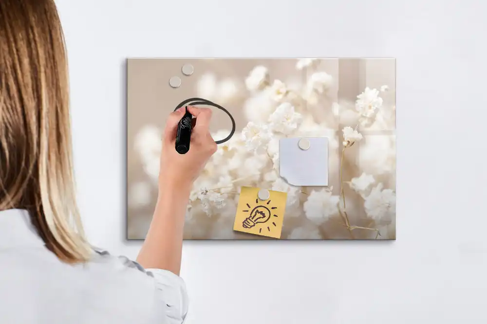 Tableau magnétique pour écriture motif fleurs blanches