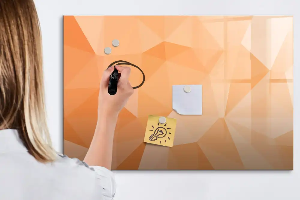 Tableau magnétique à dessiner motif triangles géométriques abstraits