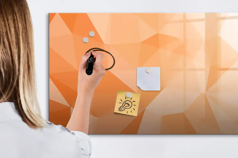 Tableau magnétique à dessiner motif triangles géométriques abstraits