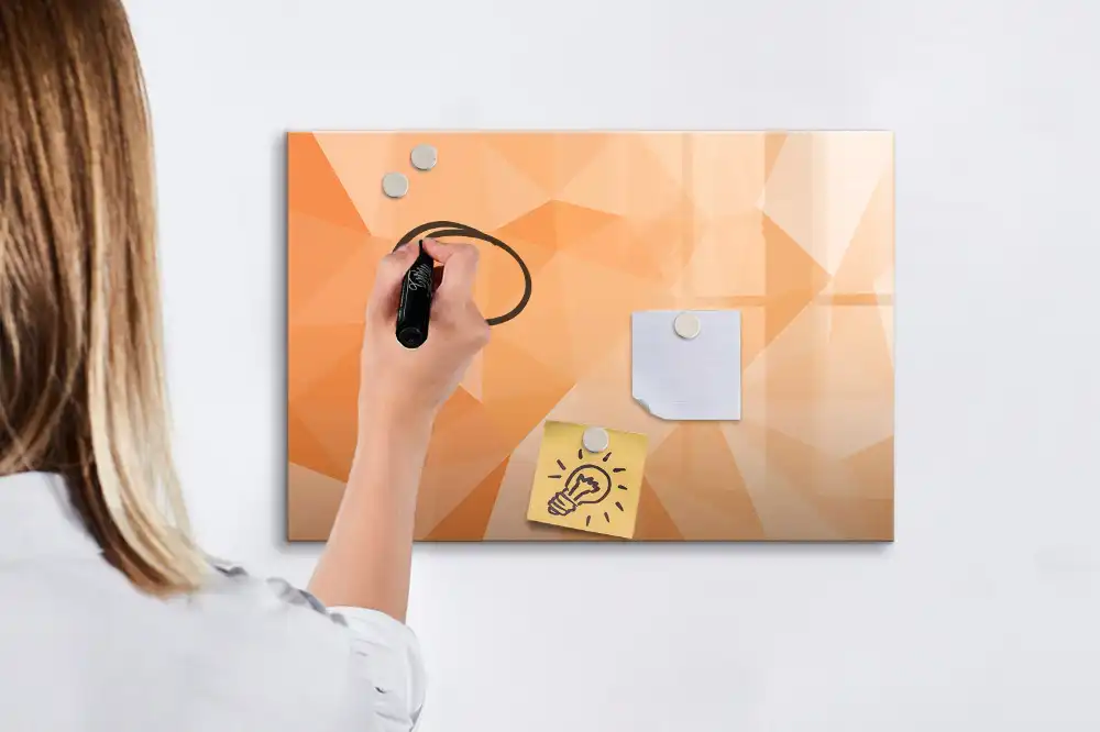 Tableau magnétique à dessiner motif triangles géométriques abstraits